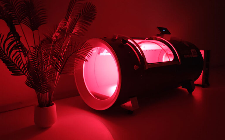 Oxyrevo-Quest36-Hyperbaric-Chamber-with-Red-Light-02
