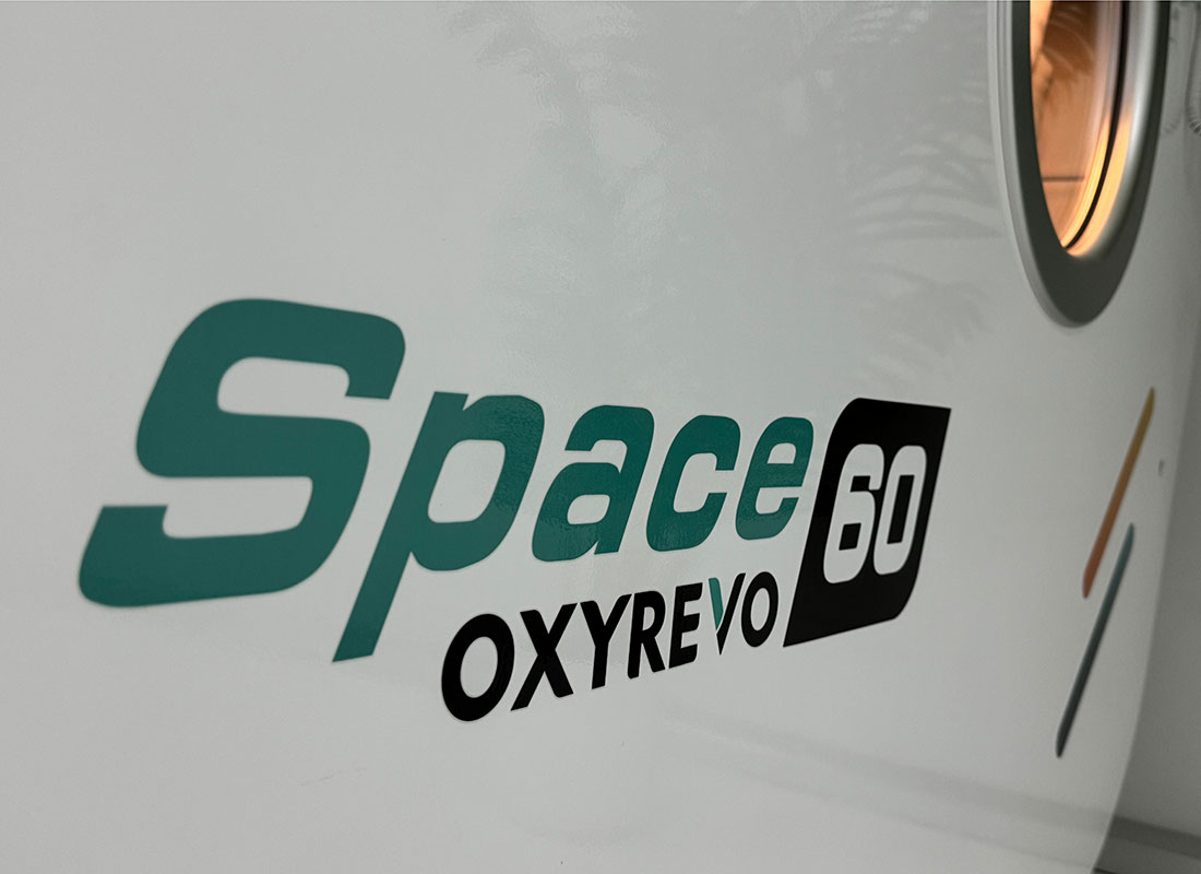 OXYREVO-SPACE60-HARD-HYPERBARIC-CHAMBER-WHITE-LOGO